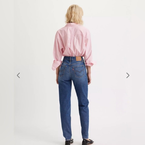 WOMENS LEVI’S HIGH WAISTED MOM JEAN IN A MEDIUM BLUE WASH DENIM 80’s VIBE… - Picture 3 of 11